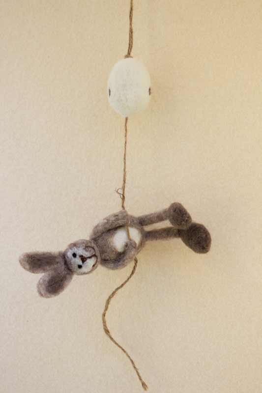 Filzkette Hase mit Ei